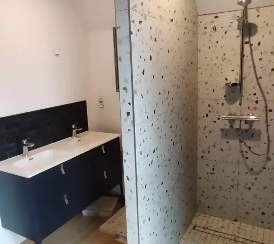 Salle de bain sur mesure à Bazouges-la-Pérouse